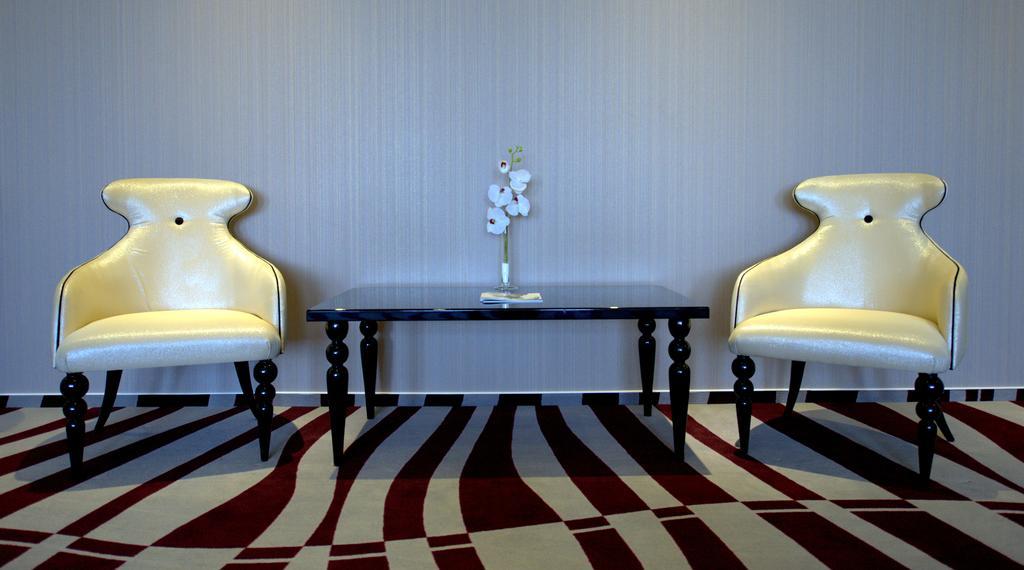 Premier Palace Spa Hotel Boekarest Buitenkant foto A carpet in a hotel