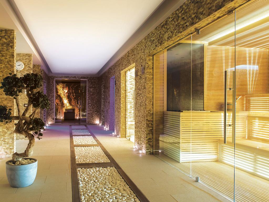 Premier Palace Spa Hotel Boekarest Buitenkant foto The spa at The Dorchester
