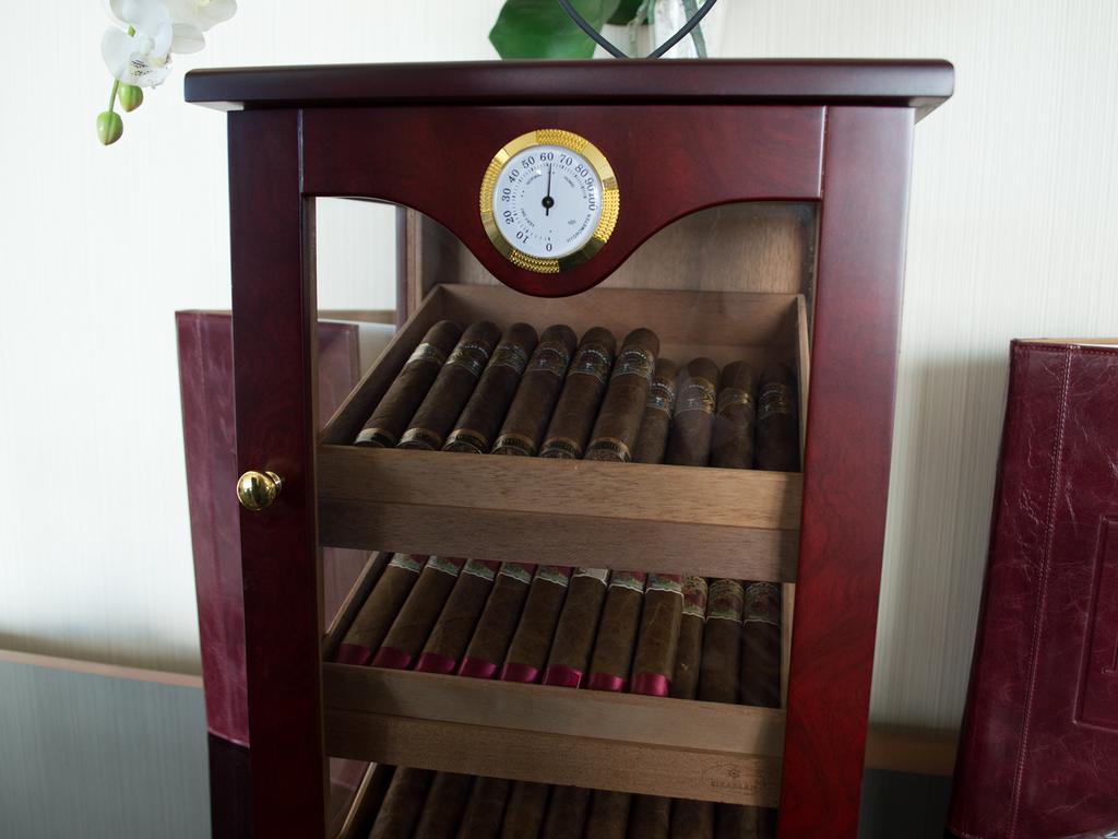 Premier Palace Spa Hotel Boekarest Buitenkant foto A humidor