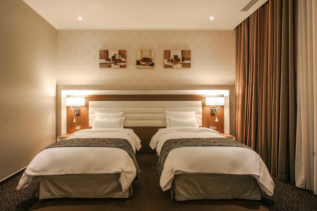 Premier Palace Spa Hotel Boekarest Buitenkant foto A room at the hotel