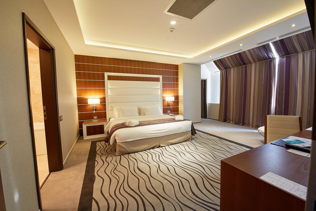 Premier Palace Spa Hotel Boekarest Buitenkant foto A bedroom at the hotel