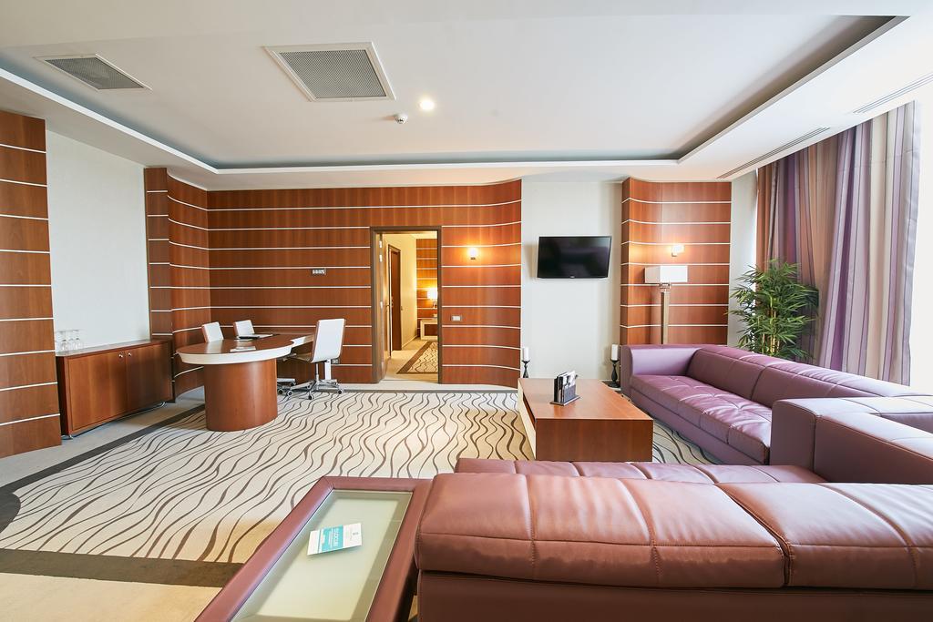 Premier Palace Spa Hotel Boekarest Buitenkant foto A suite at the airport