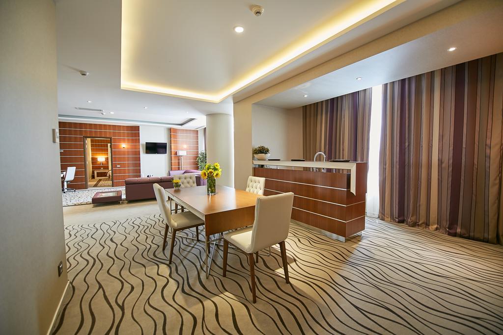 Premier Palace Spa Hotel Boekarest Buitenkant foto A suite at the hotel