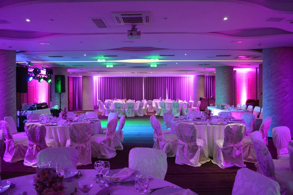 Premier Palace Spa Hotel Boekarest Buitenkant foto A wedding reception
